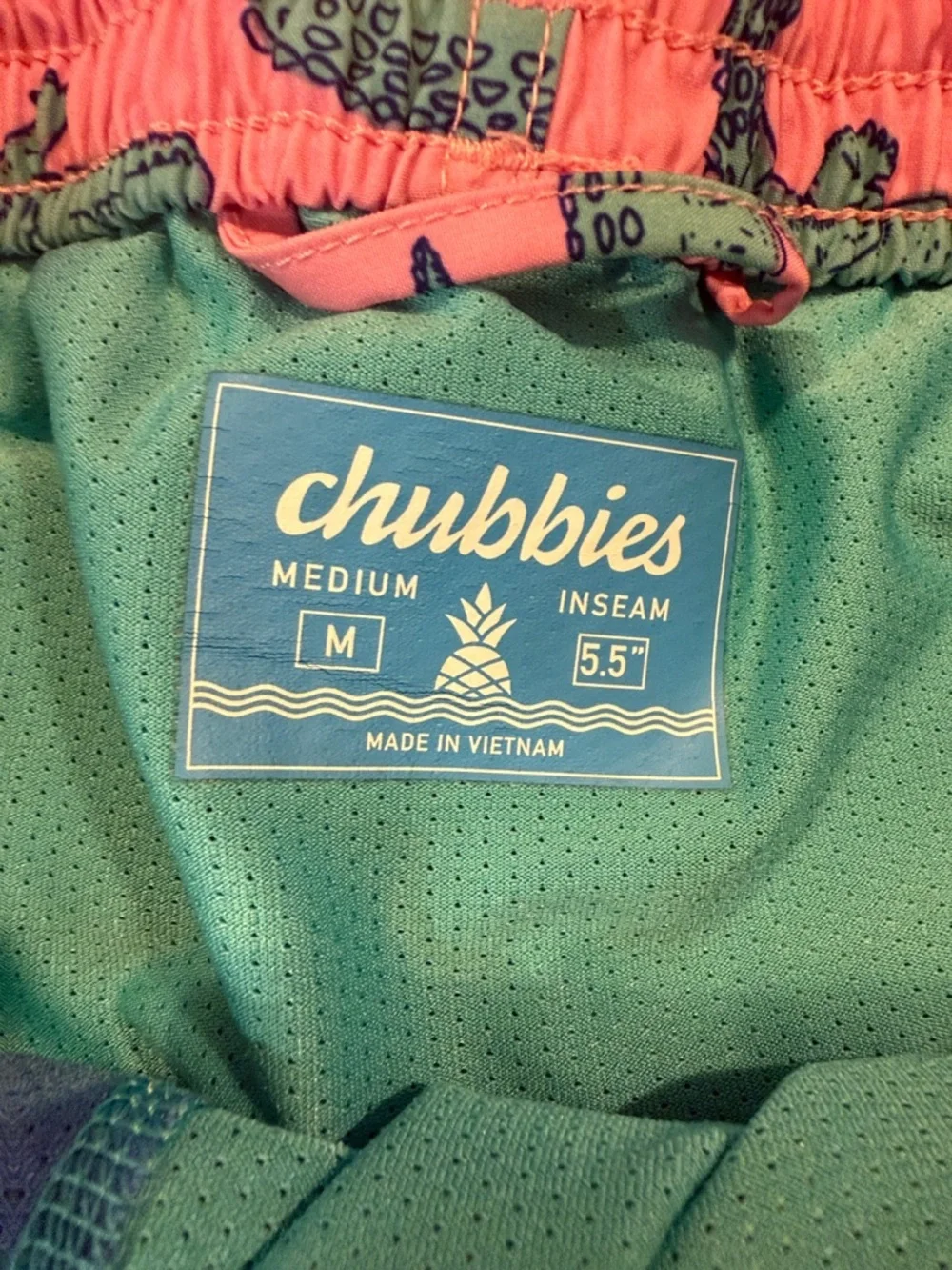 chubbies the Glades Pink Swim Trunks with Green Alligator Motif - size Medium
